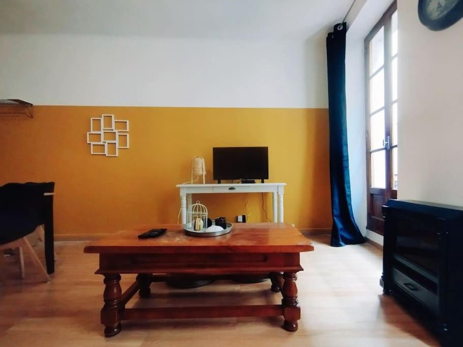 Appartement En Plein Centre. Carpentras Exterior foto